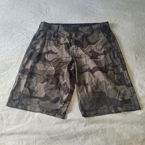 Da Hui Hybrid Collection Board Shorts Men’s Size 31 Camouflage Print Outdoor